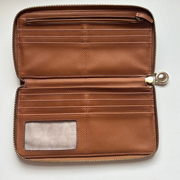 Michael Kors Ziparound Nylon Olive Green Wallet - Picture 6 of 8